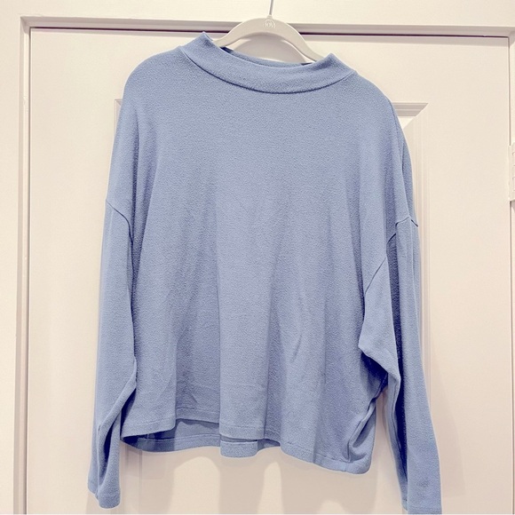 Super cute light blue mock neck sweater H&M - Picture 1 of 3